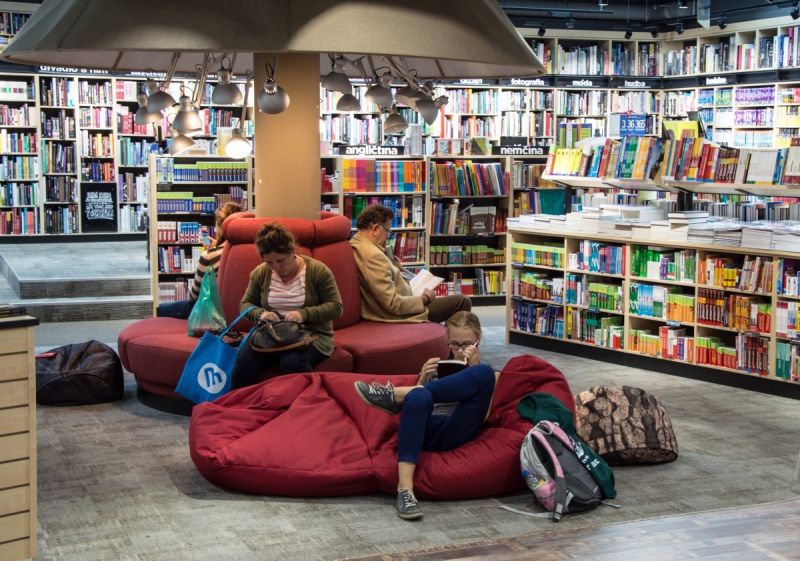 magasin-LE BOURGUET-min_books_bookstore_book_reader_readers_reading_shop_sale_books-849006