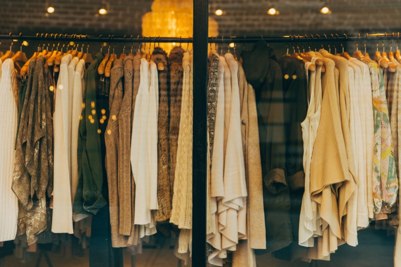 magasin-LE BOURGUET-min_clothe_fashion_store_shop_window_store_front-21277